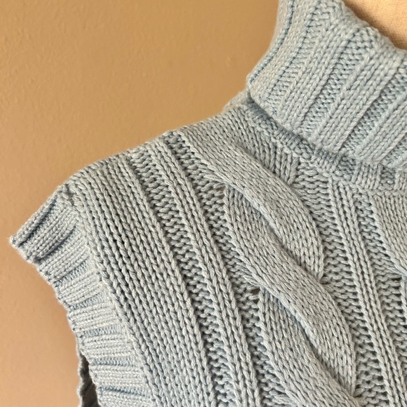 H&M light blue turtleneck sweater vest, size M - Picture 2 of 5